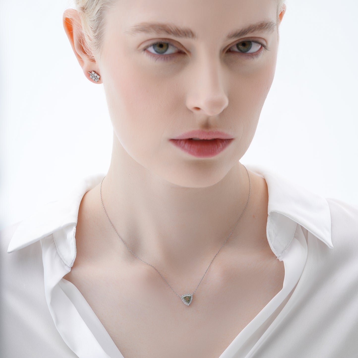 Square Line Stud Earrings in White Gold