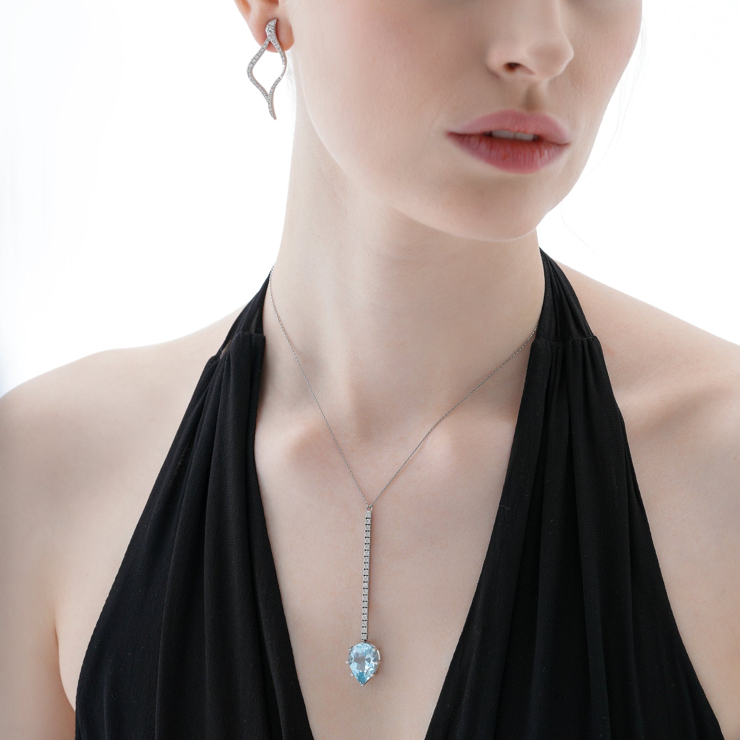 Linéa Blue Topaz and Diamond Necklace in White Gold
